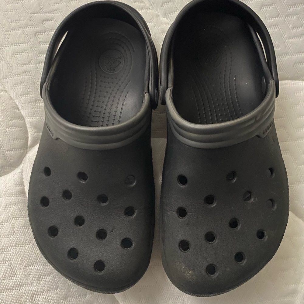 Crocs, MENS 6, WOMENS 8,
